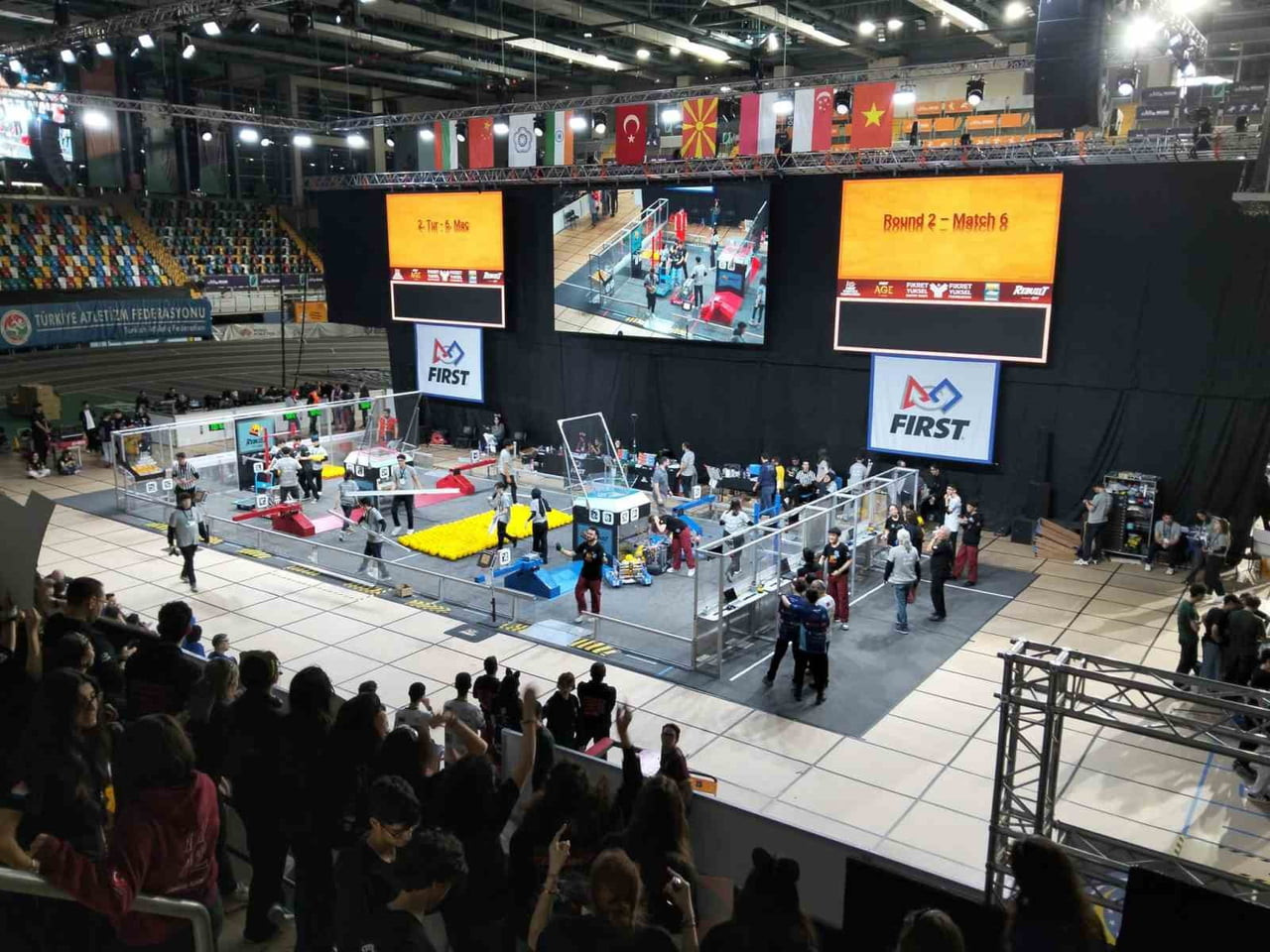 İZMİT, BU YIL FIRST ROBOTİCS COMPETİTİON (FRC) SAHNESİNE ÇIKAN GÜÇLÜ VE İDDİALI TAKIMLARIYLA...