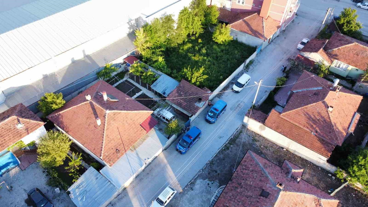 JANDARMA EKİPLERİNİN OPERASYON SÜRECİ HAVADAN DRONLA GÖRÜNTÜLENDİ