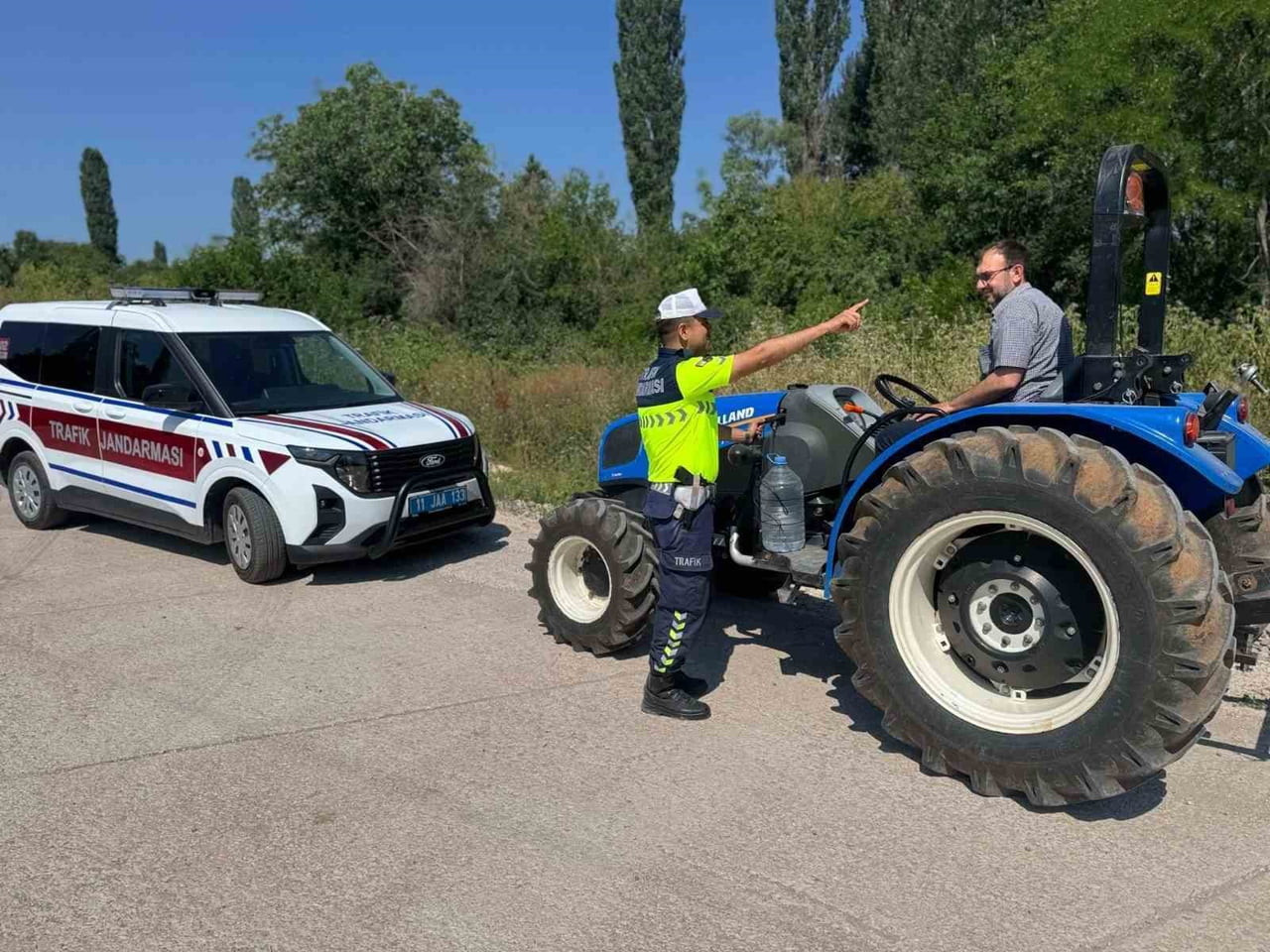 JANDARMADAN ÇİFTÇİLERE TRAFİK VE YANGIN UYARISI
