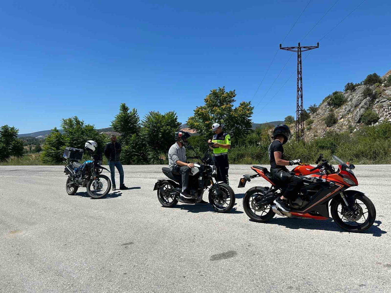 JANDARMADAN MOTOSİKLET SÜRÜCÜLERİNE HAYATİ UYARI