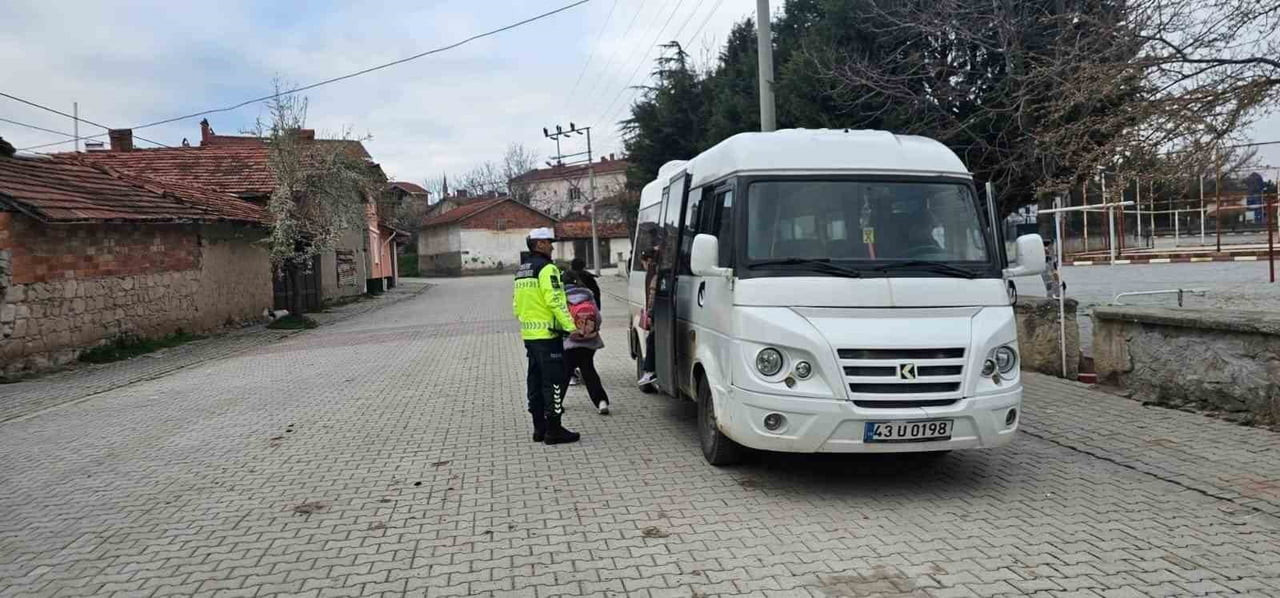 JANDARMADAN OKUL SERVİSLERİNE SIKI DENETİM