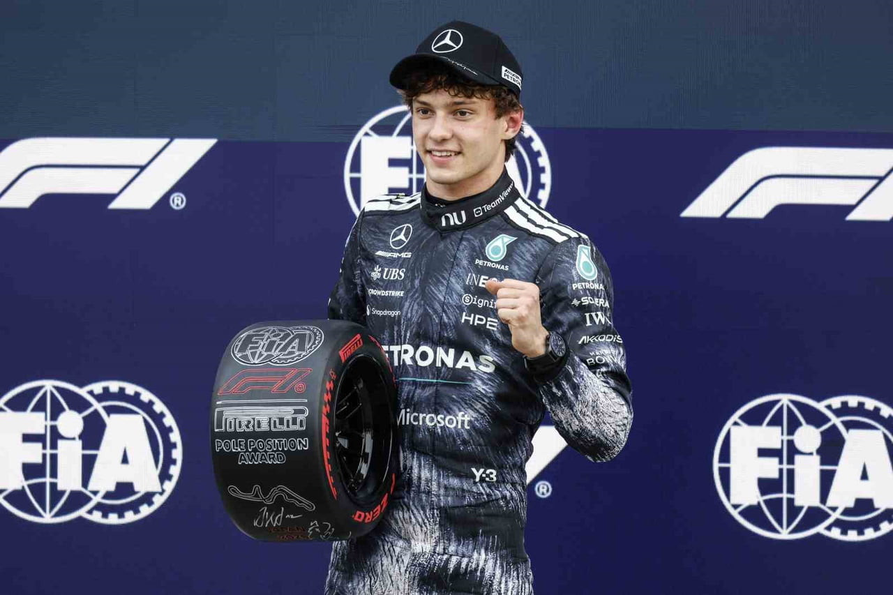 JAPONYA GRAND PRİX'SİNDE POLE POZİSYONUNDA MERCEDES'İN İTALYAN PİLOTU KİMİ ANTONELLİ...