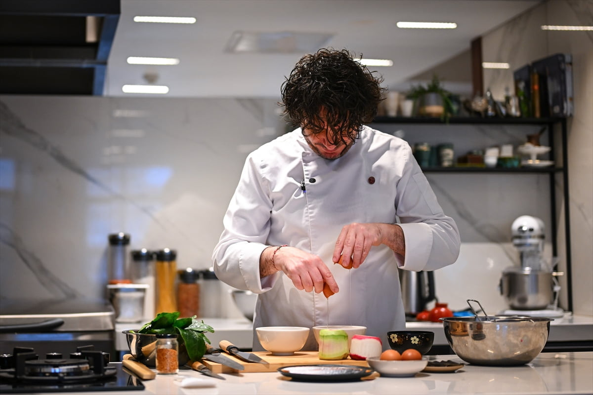 Japonya Tarım, Orman ve Balıkçılık Bakanlığı tarafından "Japon Mutfağı İyi Niyet Elçisi" olarak...