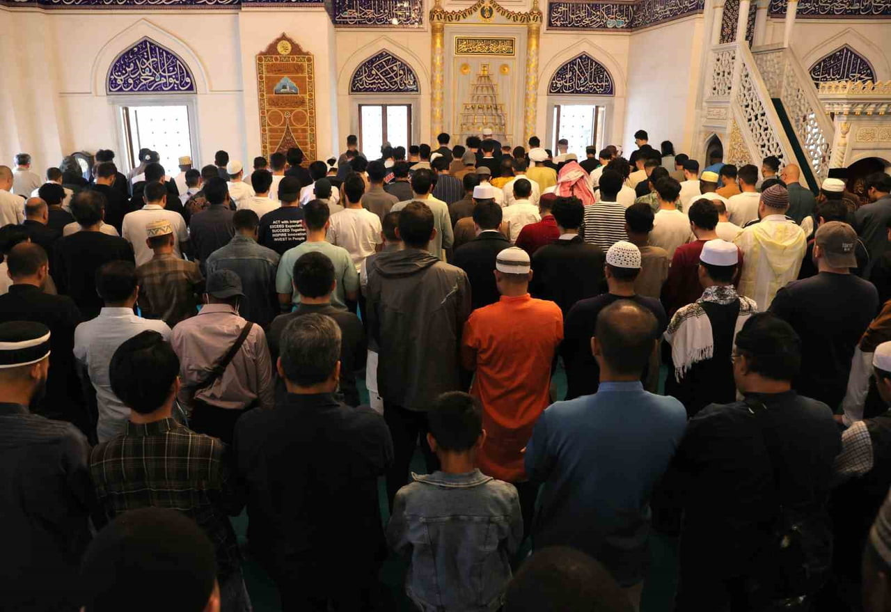 JAPONYA'NIN BAŞKENTİ TOKYO VE ÇEVRESİNDE YAŞAYAN MÜSLÜMANLAR, KURBAN BAYRAMI'NDA TOKYO CAMİİ'NE...
