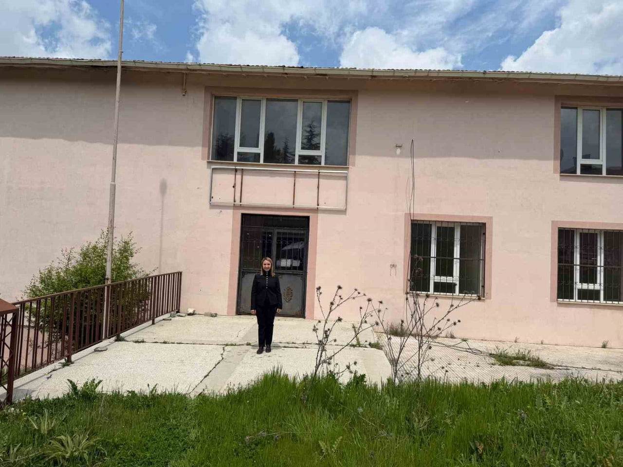 KADERİNE TERK EDİLEN ESKİ OKUL BİNASI MAHALLE KONAĞI OLUYOR