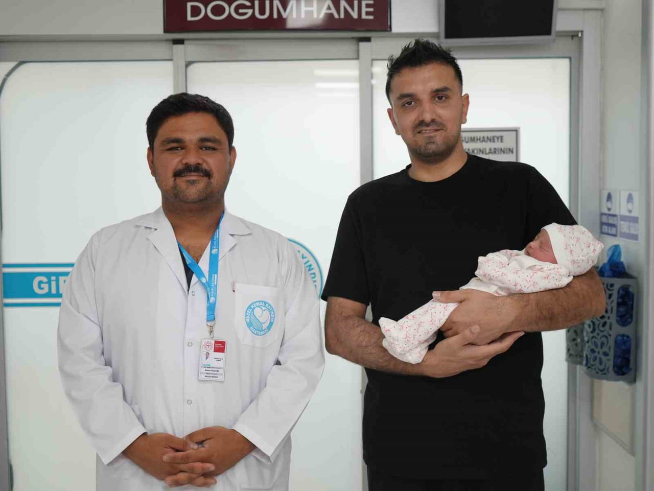KADIN HASTALIKLARI VE DOĞUM UZMANI OP. DR. ATILIM GÜLÇİÇEK, NİHAT ERCAN VE KIZI