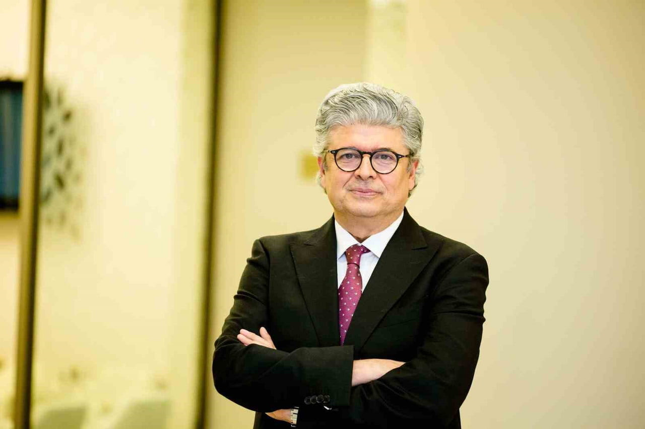 KADIN HASTALIKLARI VE DOĞUM UZMANI PROF. DR. FARUK BUYRU