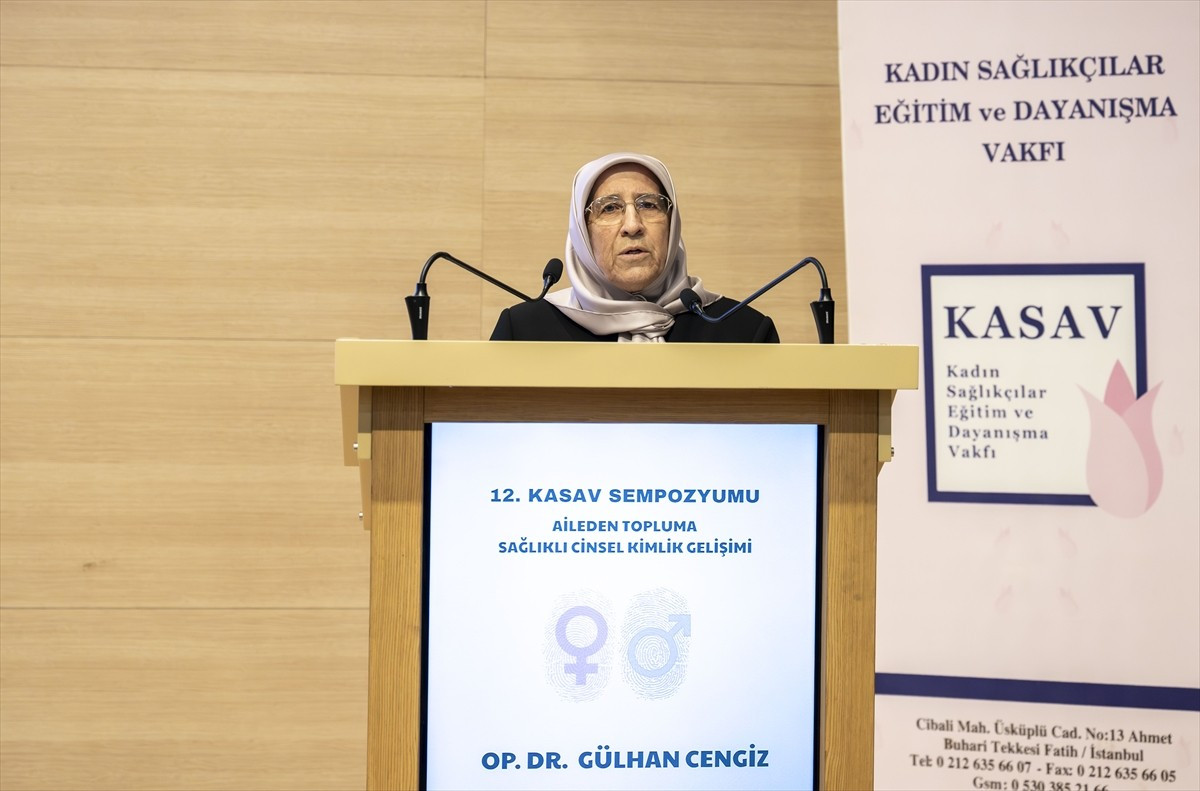 Kadın Sağlıkçılar Eğitim ve Dayanışma Vakfı (KASAV), İstanbul Biruni Üniversitesi'nde, "Aileden...