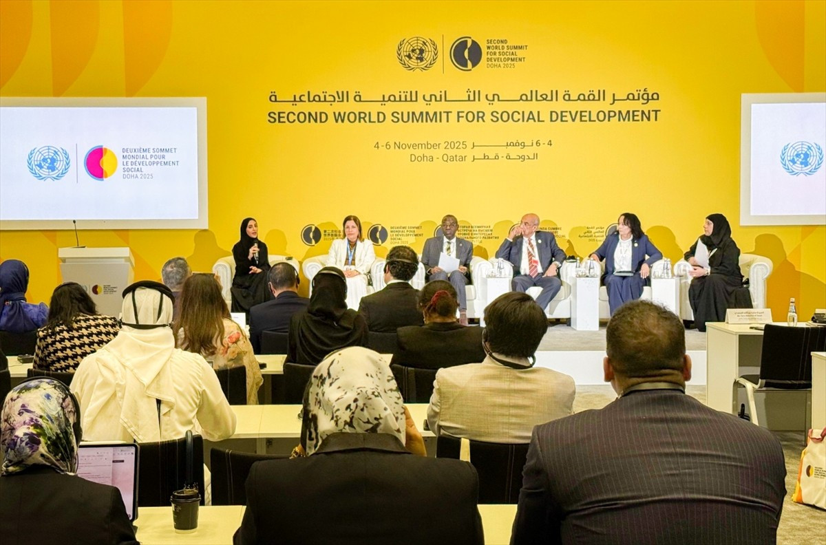 Kadın ve Demokrasi Vakfı (KADEM) heyeti, Katar'ın başkenti Doha'da düzenlenen II. Dünya Sosyal...