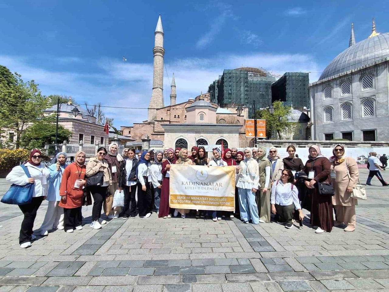 KADINANALAR KÜLTÜR DERNEĞİ TARAFINDAN YÜRÜTÜLEN "GENÇLERİMİZ MEDENİYETİMİZİN İZİNDE" PROJESİ...