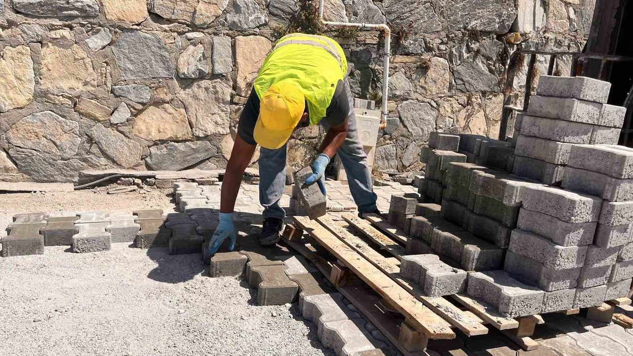 Kadınlar Denizi Mahallesi’nde yol yenileme çalışmaları başladı
