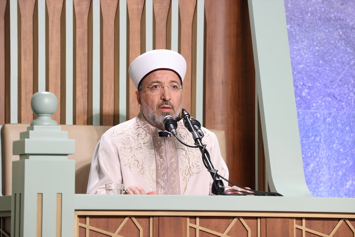 Kadir Gecesi dolayısıyla Beştepe Millet Camisi'nde de program düzenlendi. Programda, Kur'an-ı...