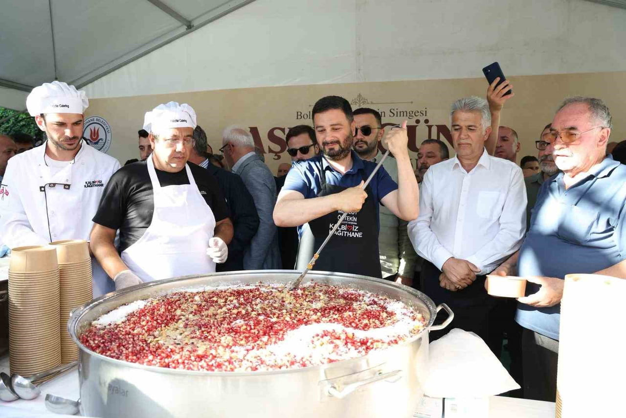 KAĞITHANE BELEDİYESİ TARAFINDAN MUHARREM AYI NEDENİYLE VATANDAŞLARA AŞURE İKRAMI GERÇEKLEŞTİRİLDİ....