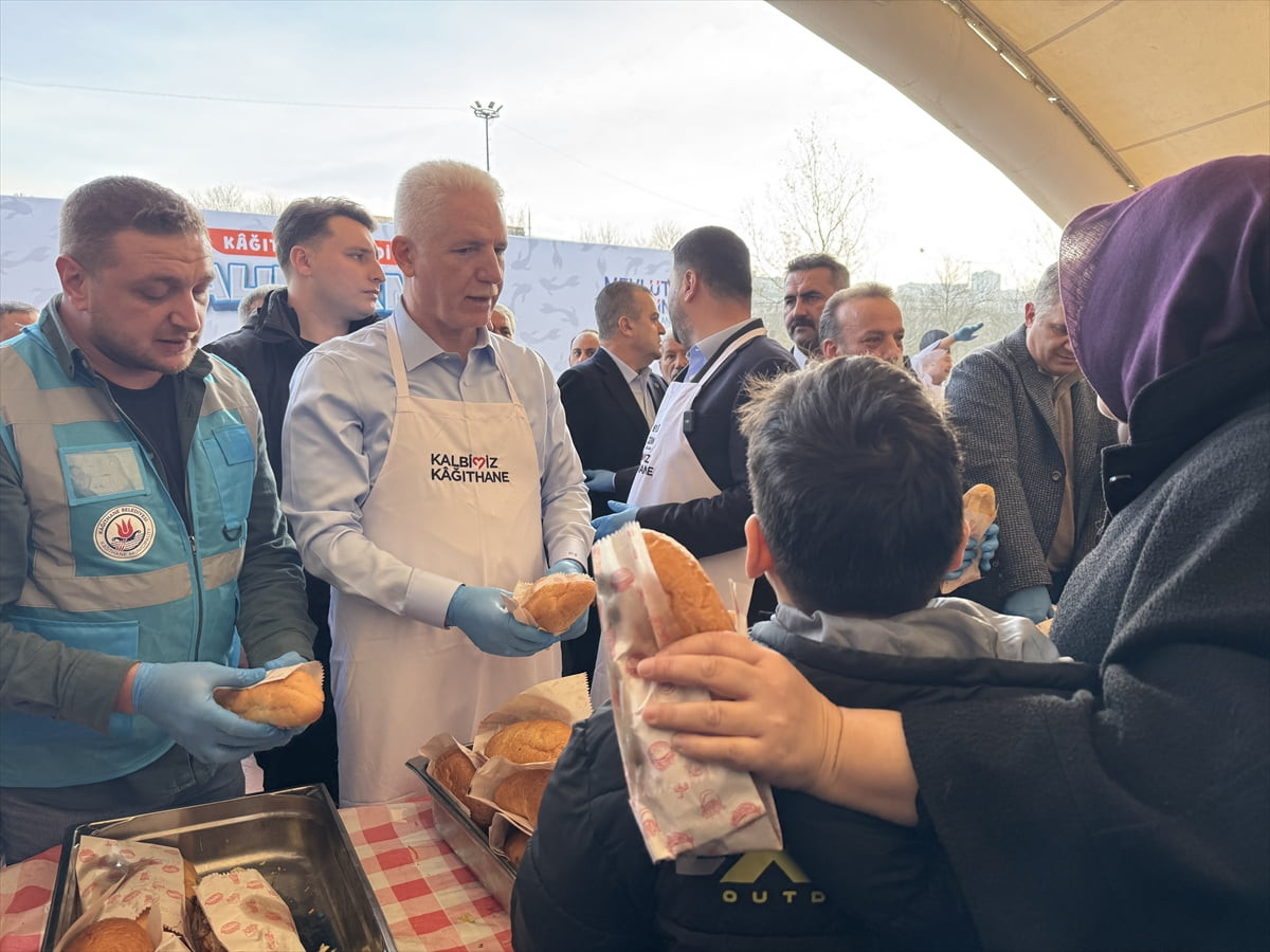 Kağıthane Belediyesince yaklaşık 25 bin kişiye balık ekmek ikramında bulunuldu. Hasbahçe Mesire...
