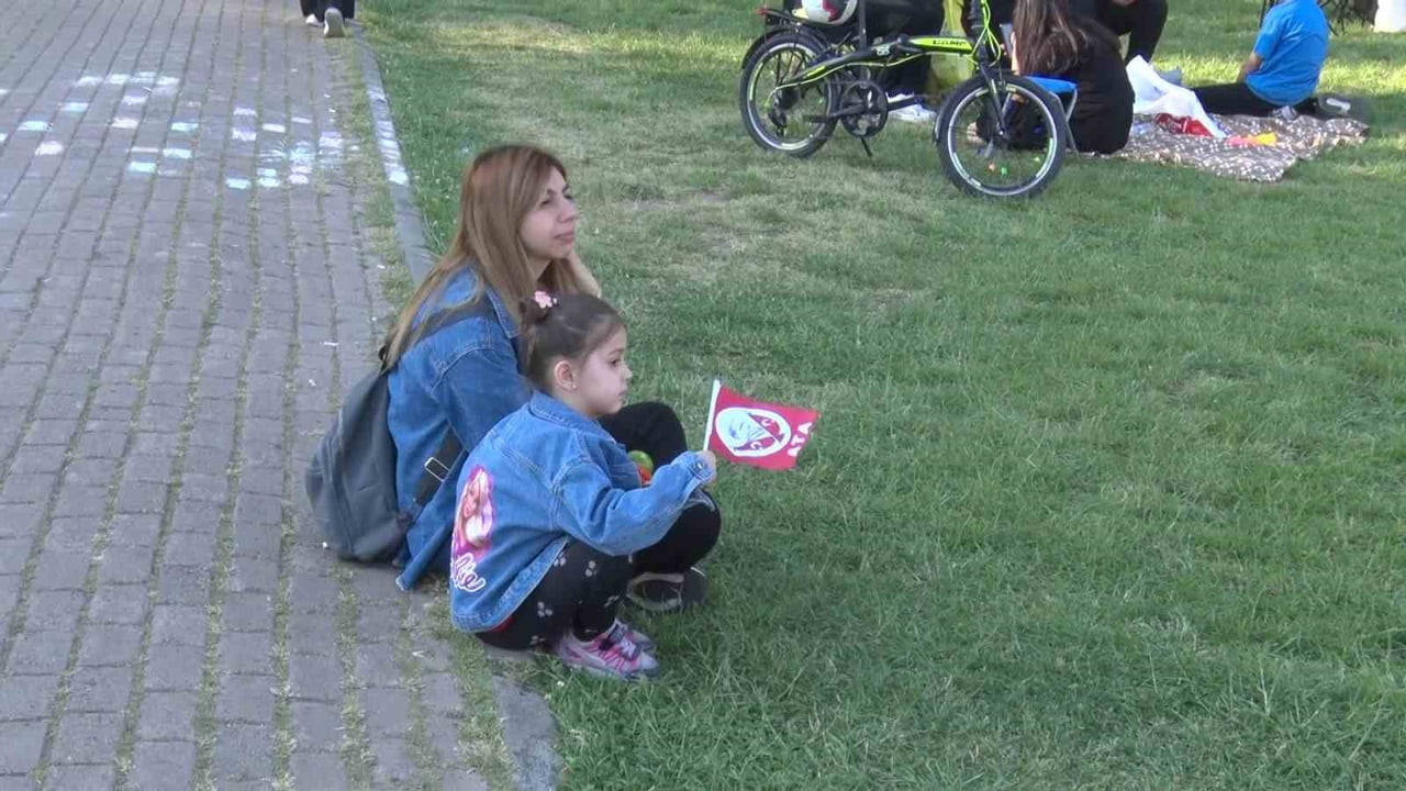 KAĞITHANE'DE GENÇLER 19 MAYIS ATATÜRK'Ü ANMA GENÇLİK VE SPOR BAYRAMI'NI KONSERLE KUTLADI