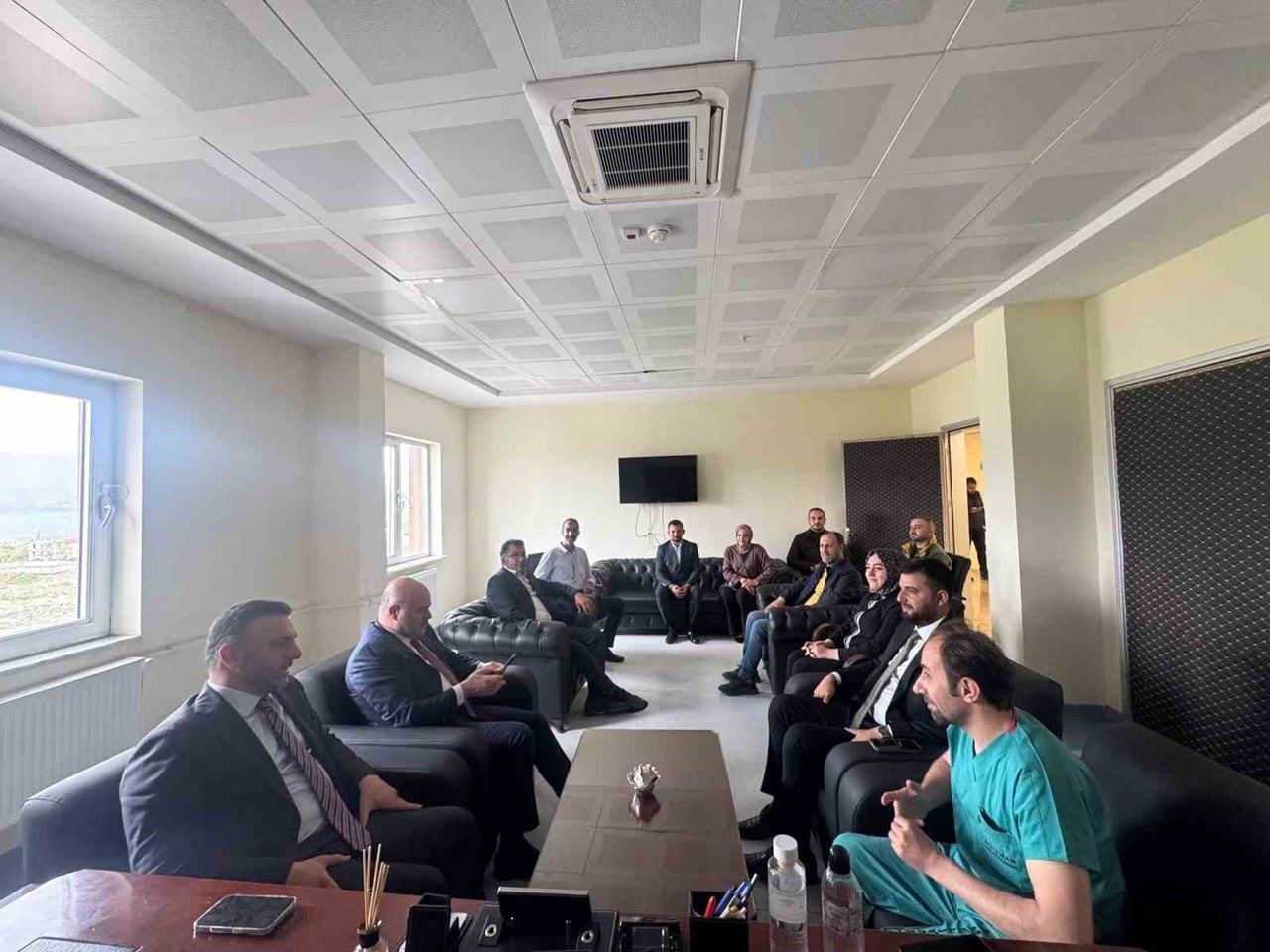 KAĞIZMAN DEVLET HASTANESİ’NDE SAĞLIK HİZMETLERİ MASAYA YATIRILDI(KARS-İHA)
