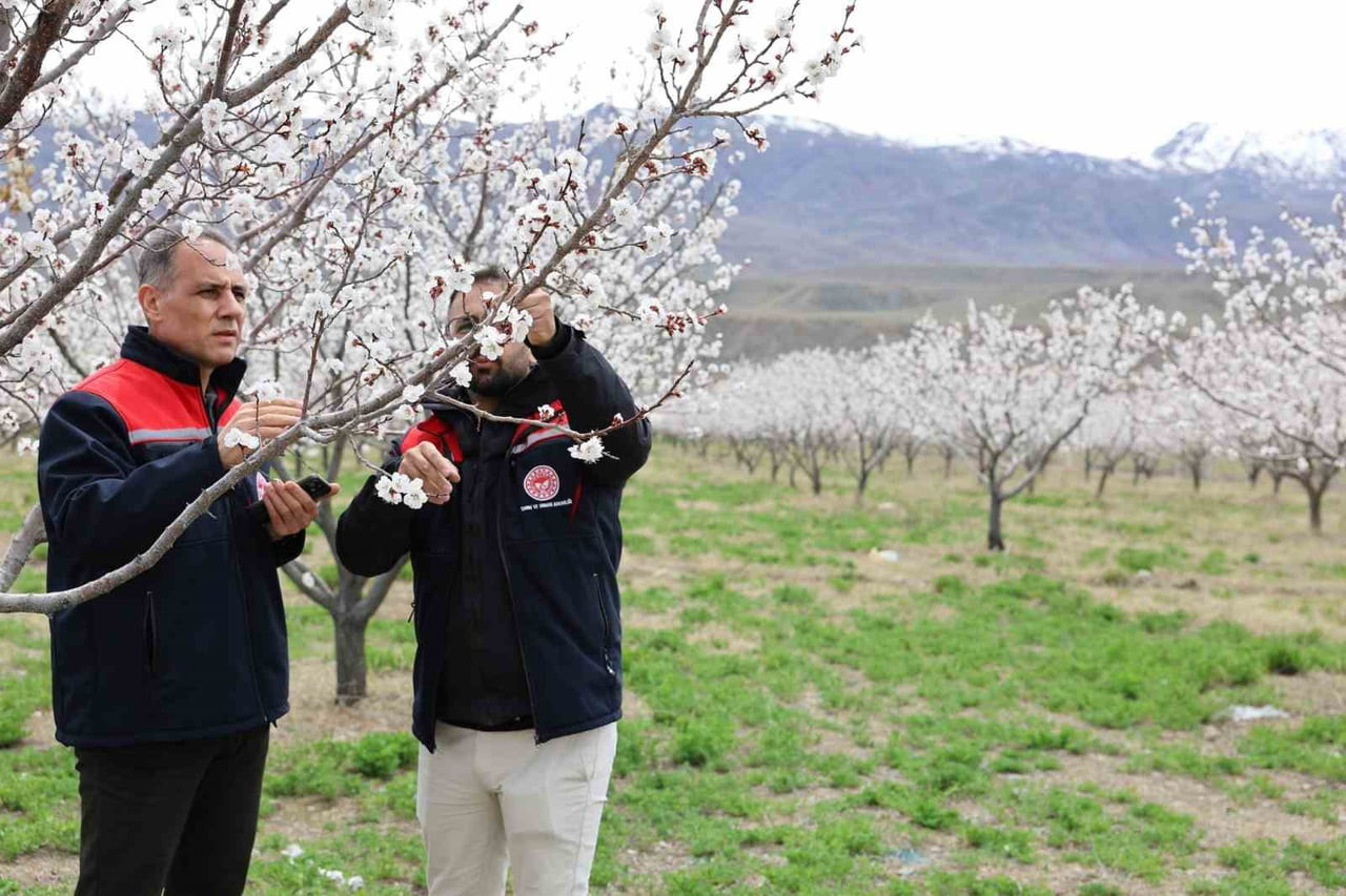 KAĞIZMAN’DA ÜRETİCİLERLE GELECEK PLANLANIYOR(KARS-İHA)