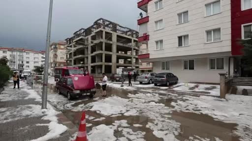 Kahramankazan'da dolu yağışı sonrası evleri su bastı