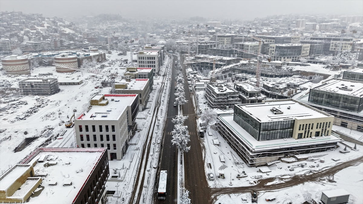 Kahramanmaraş kent merkezinde sıfırın altında 9 derece ölçülen sıcaklığın son 57 yılın en düşük...