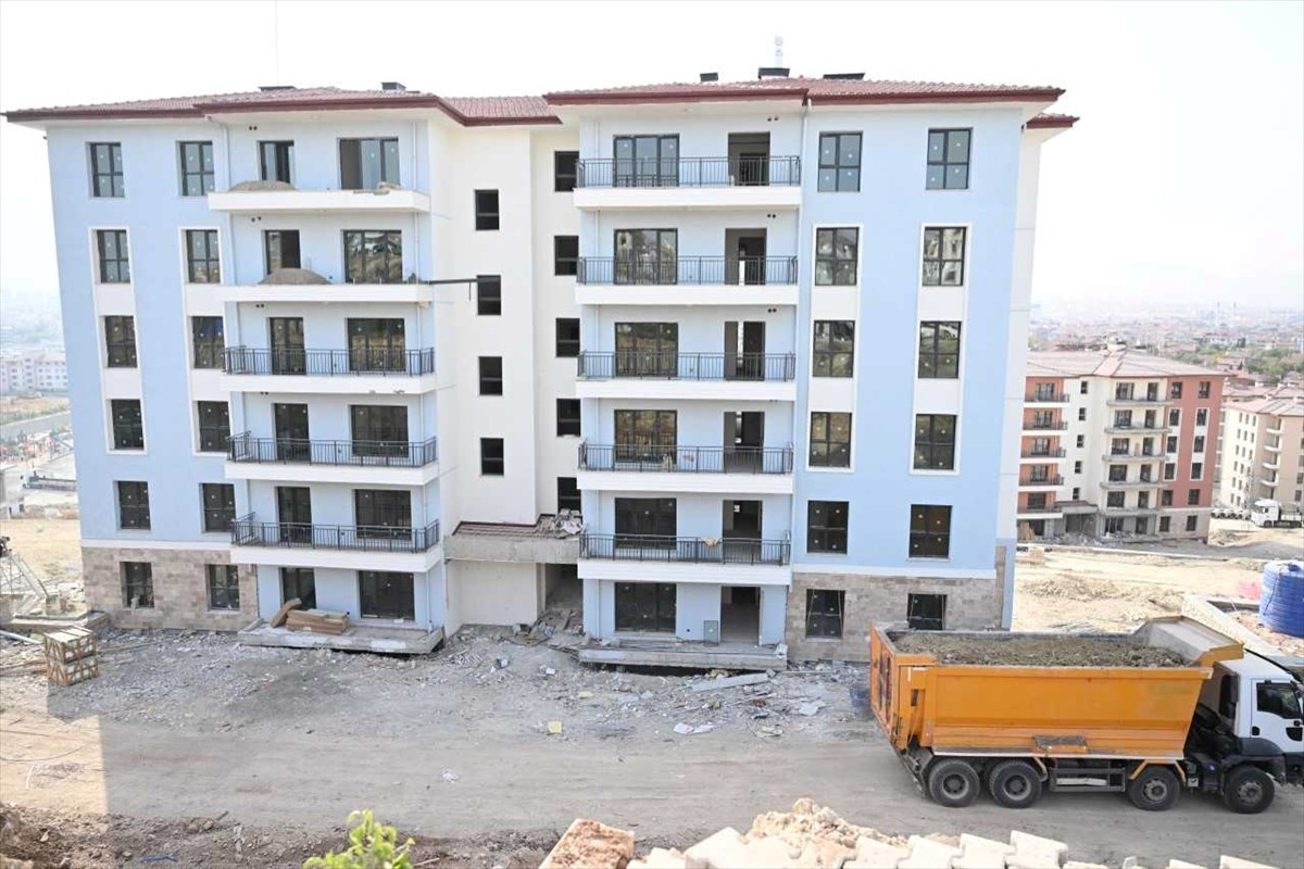 Kahramanmaraş merkezli 6 Şubat 2023 depremlerinden etkilenen Malatya'nın Battalgazi ilçesinde...