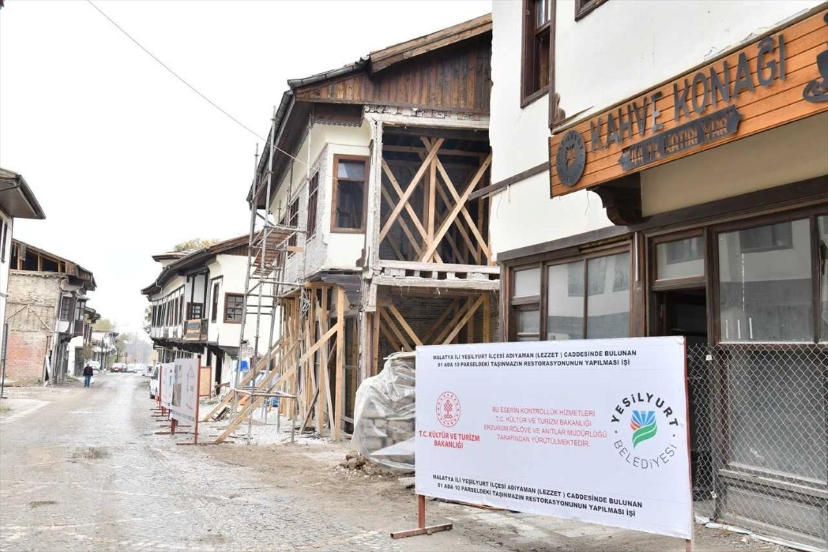 Kahramanmaraş merkezli 6 Şubat 2023'te meydana gelen depremlerde hasar gören Malatya'nın Yeşilyurt...