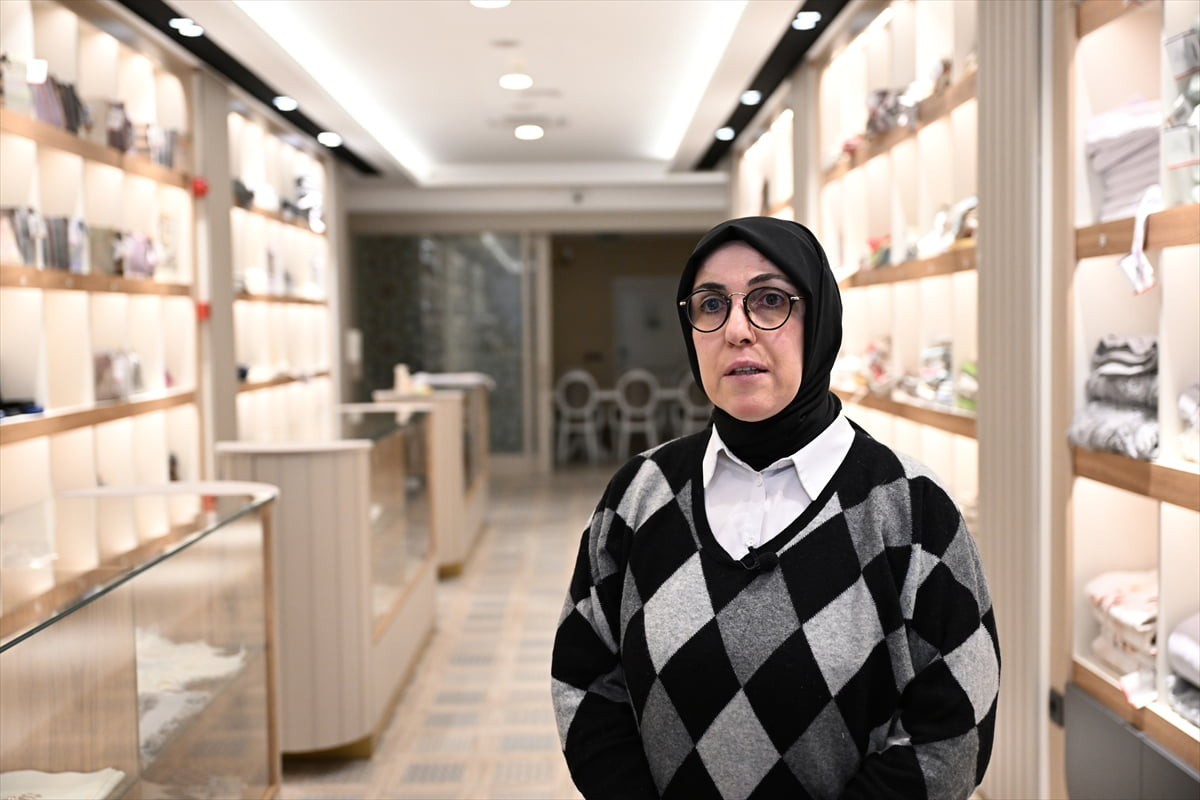 Kahramanmaraş merkezli 6 Şubat 2023'te yaşanan depremlerde evi ve atölyesi yıkılan dekoratif ev...