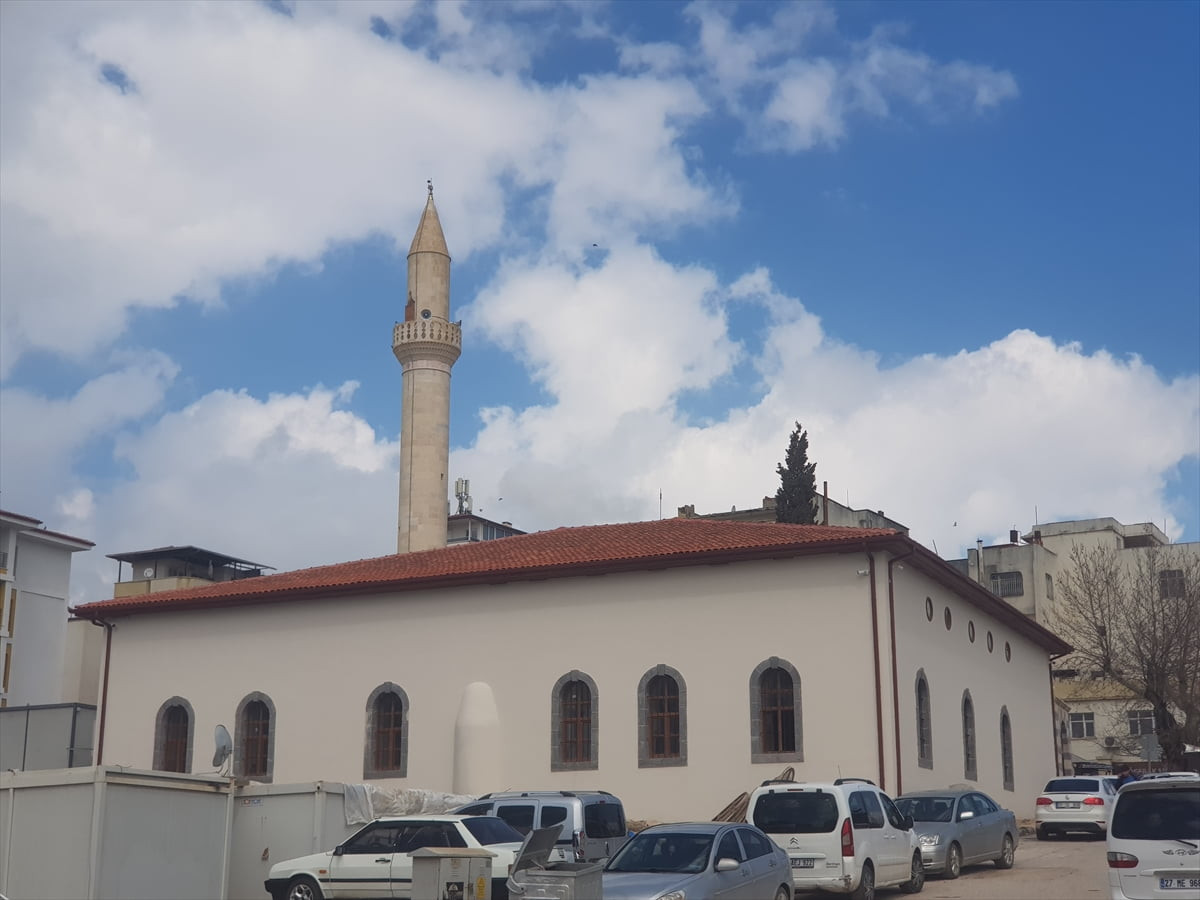 Kahramanmaraş merkezli 6 Şubat 2023'teki depremlerde hasar gören Gaziantep'in İslahiye ilçesindeki...