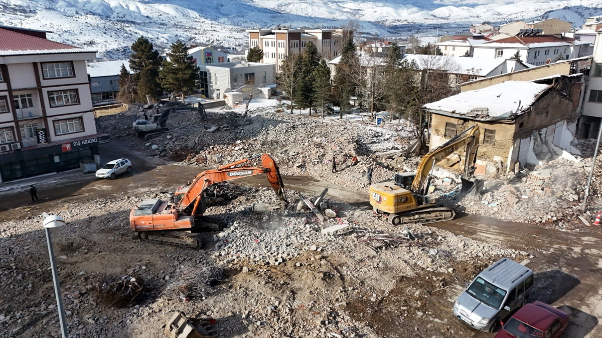 Kahramanmaraş merkezli 6 Şubat 2023'teki depremlerden etkilenen Malatya'nın Hekimhan ilçesi...