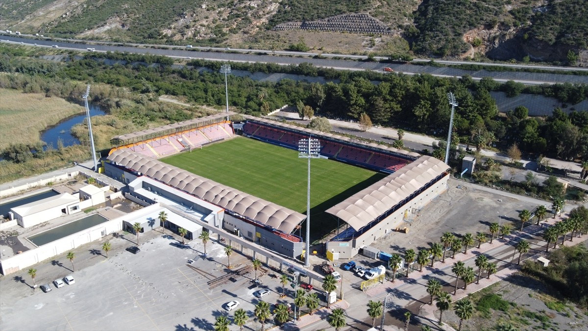 Kahramanmaraş merkezli 6 Şubat 2023'teki depremlerin ardından maçlarını Mersin'de oynayan Trendyol...