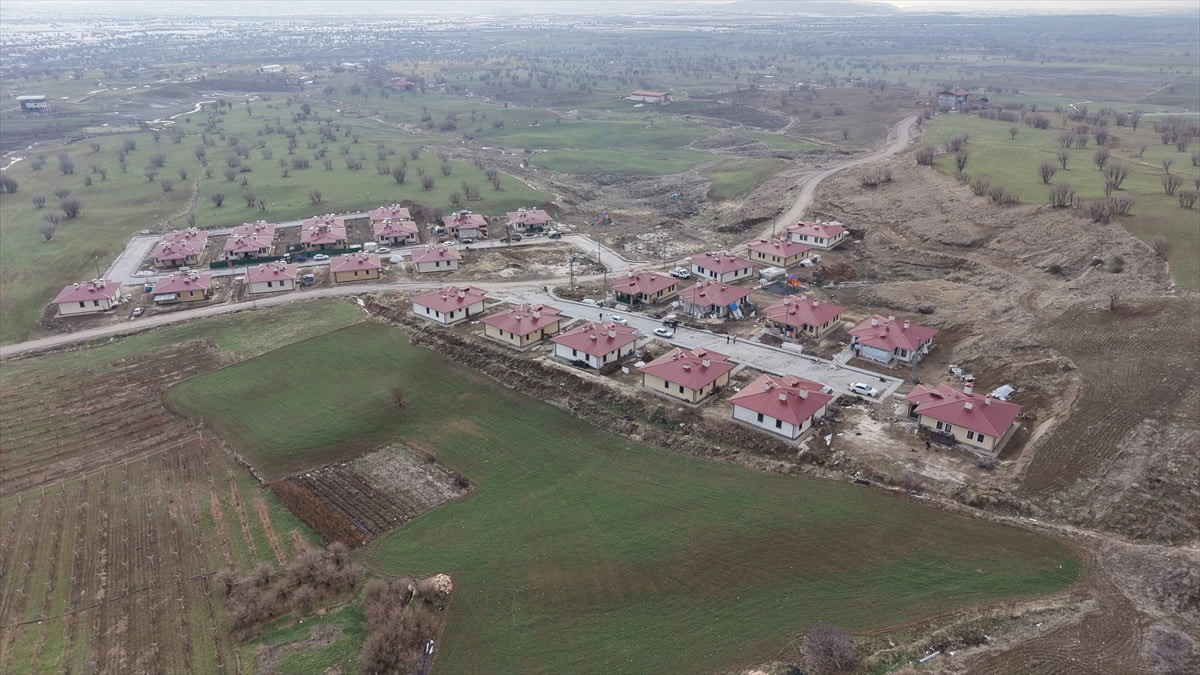 Kahramanmaraş merkezli 6 Şubat 2023'teki depremlerin etkilediği Diyarbakır'da, kırsalda yaşayan...