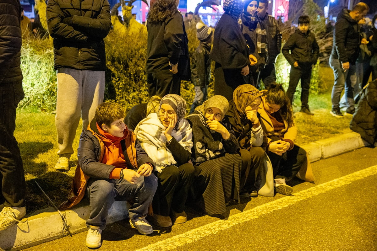 Kahramanmaraş merkezli 6 Şubat 2023'teki depremlerin üçüncü yıl dönümünde Adıyaman'da "sessiz...