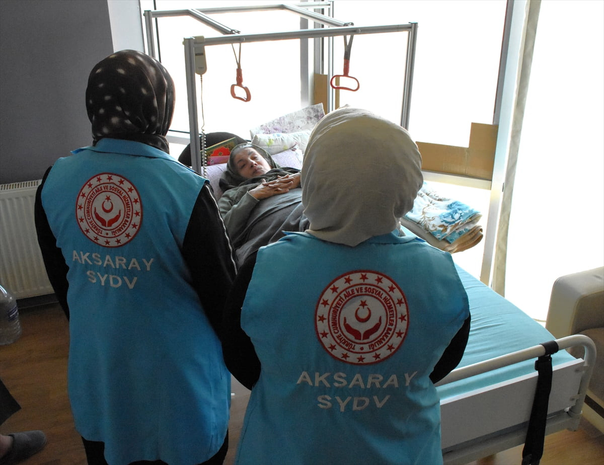 Kahramanmaraş merkezli depremler sonrası Aksaray'a gelen 74 yaşındaki Kıbrıs gazisi Mustafa ile 73...