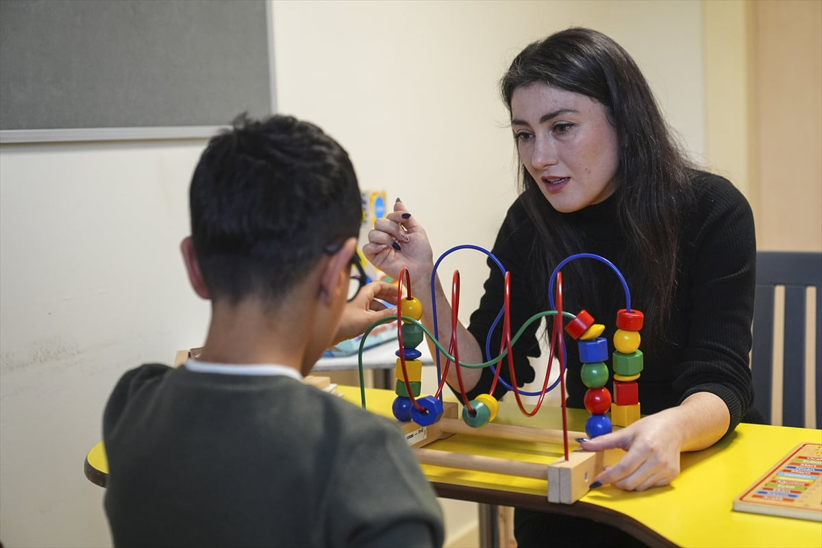 Kahramanmaraş merkezli depremlerde 3 yaşındaki kızı ile kayınpederi ve kayınvalidesini kaybeden...