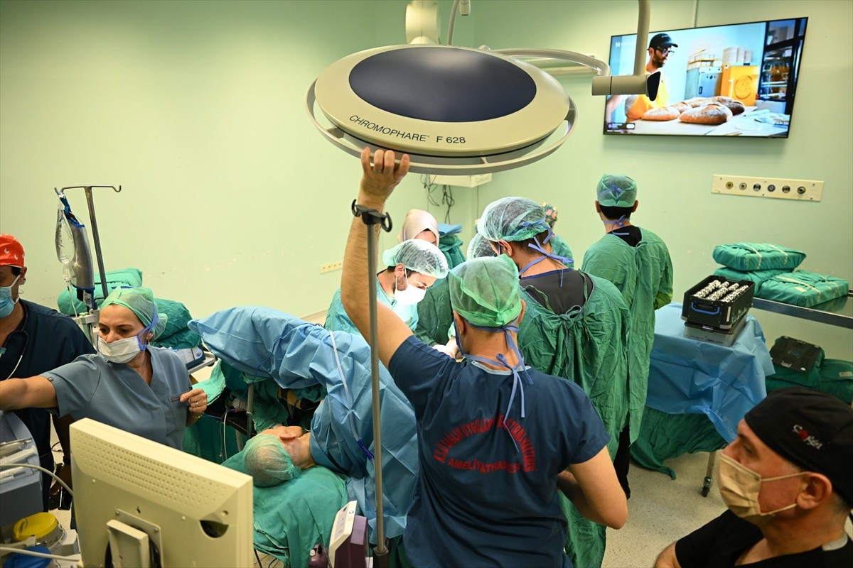 Kahramanmaraş Sütçü İmam Üniversitesi (KSÜ) Hastanesinde bel fıtığı operasyonu yapılan 70...