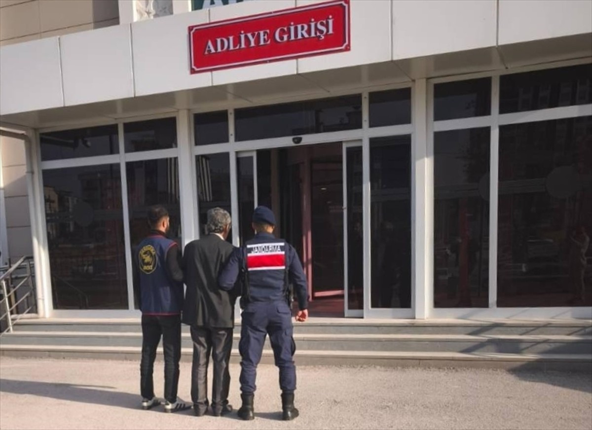 Kahramanmaraş'ın Afşin ilçesinde 22 yıl önce kardeşini öldürüp yengesini yaralayan zanlı, jandarma...