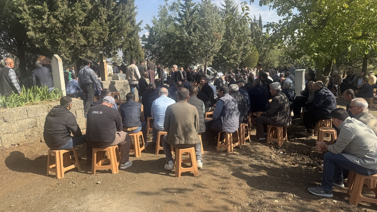 Kahramanmaraş'ın Dulkadiroğlu ilçesinde, eski kocası tarafından tabancayla öldürülen kadın ile...