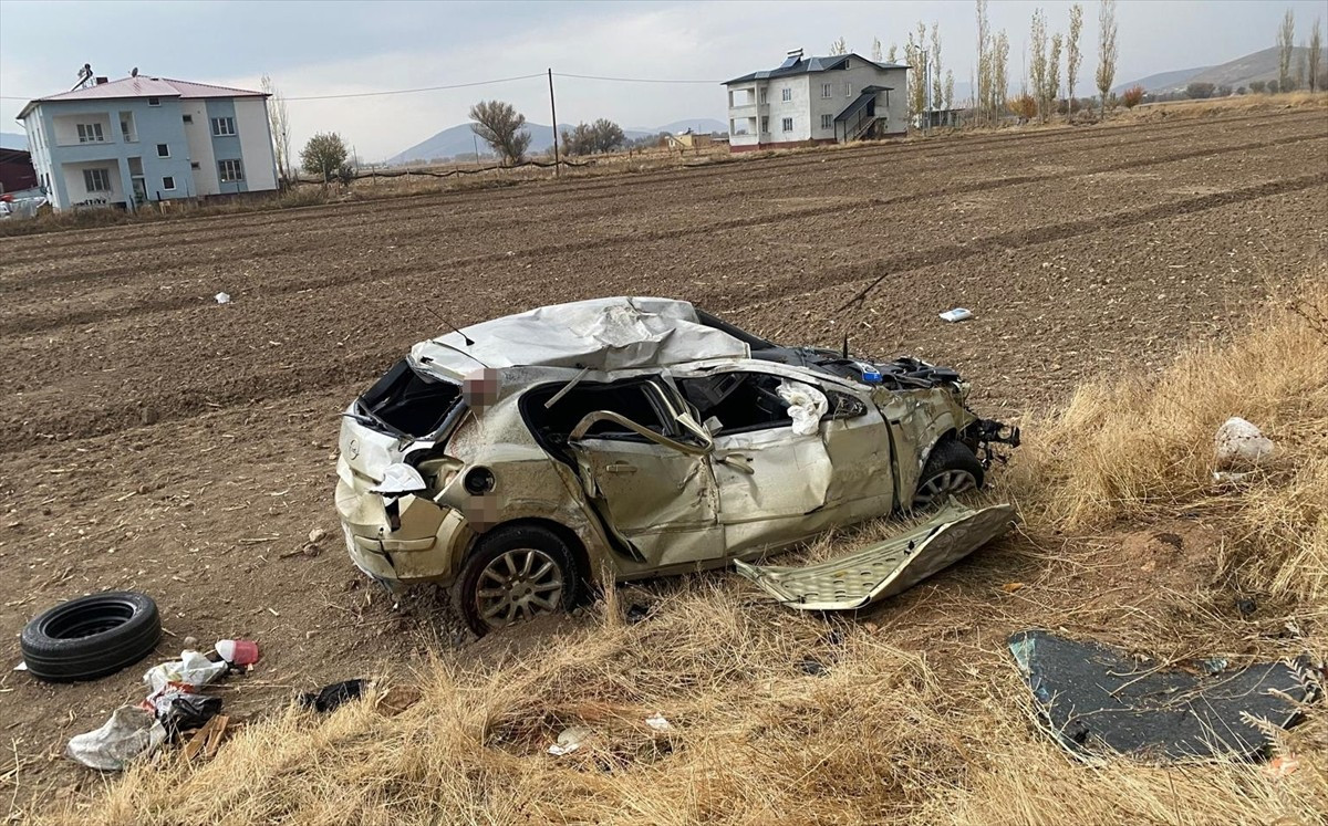 Kahramanmaraş'ın Elbistan ilçesinde şarampole devrilen otomobilin sürücüsü hayatını...