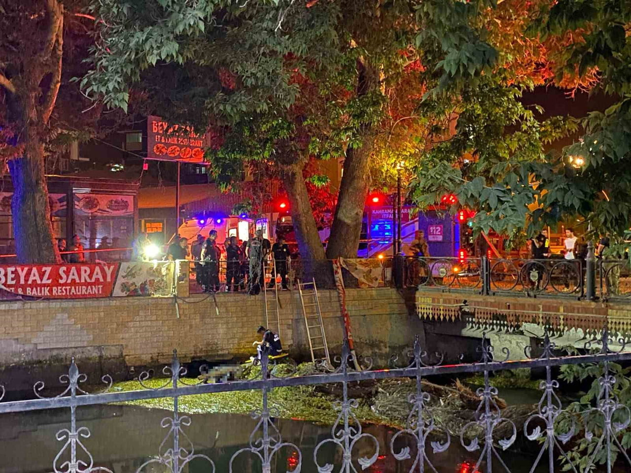 KAHRAMANMARAŞ'IN ELBİSTAN İLÇESİNDEKİ CEYHAN NEHRİNDE ERKEK CESEDİ BULUNDU.