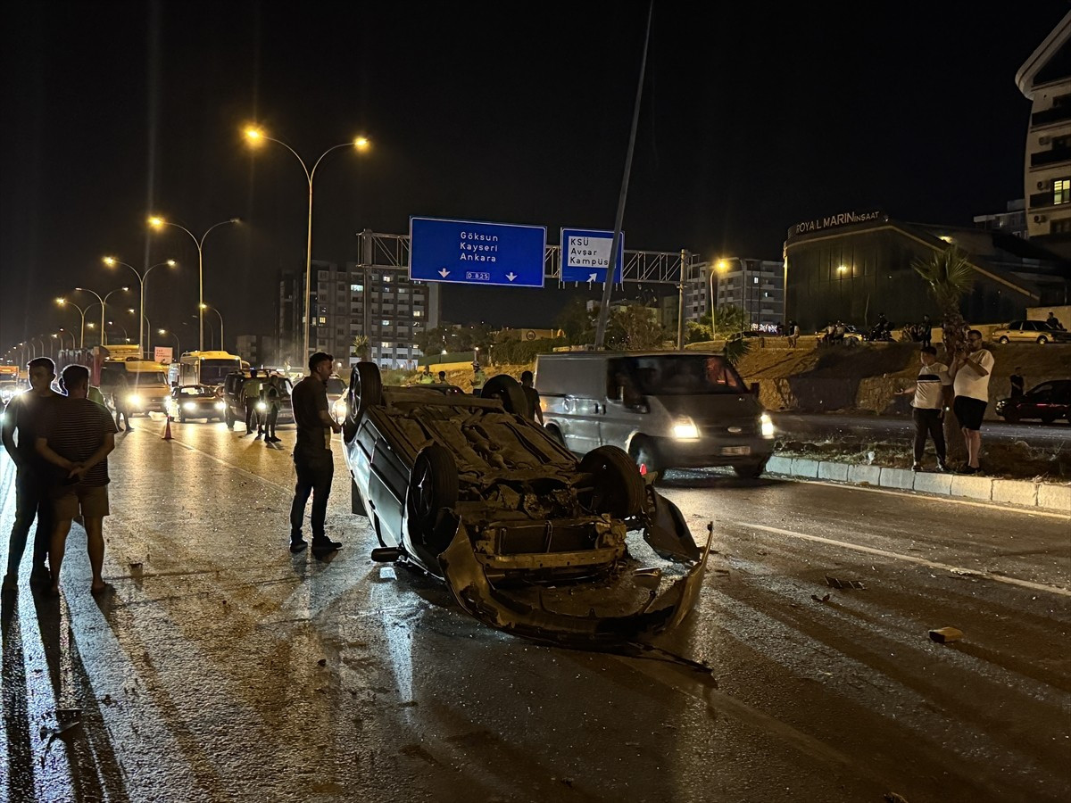 Kahramanmaraş'ın Onikişubat ilçesinde takla atan aracın sürücüsü yaralandı. Kaza yerine 112 Acil...