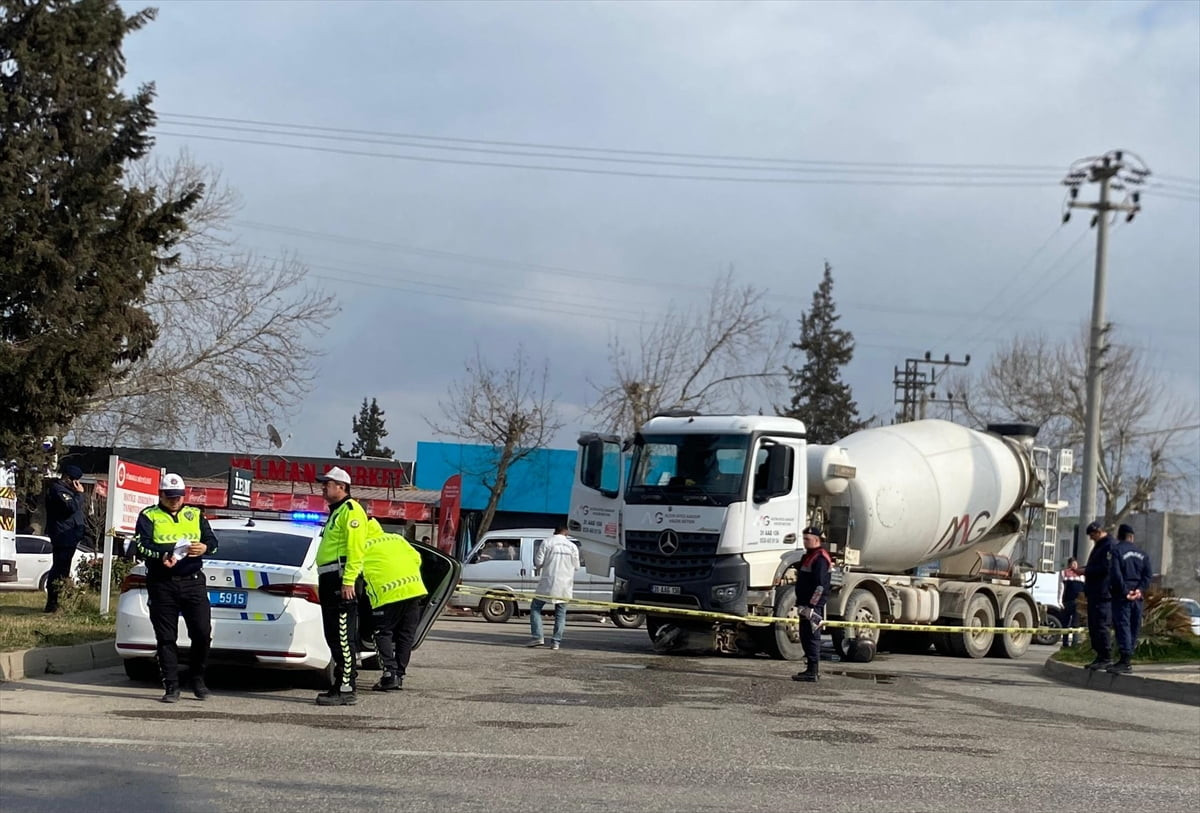 Kahramanmaraş'ın Türkoğlu ilçesinde beton mikseriyle çarpışan motosikletin sürücüsü hayatını...