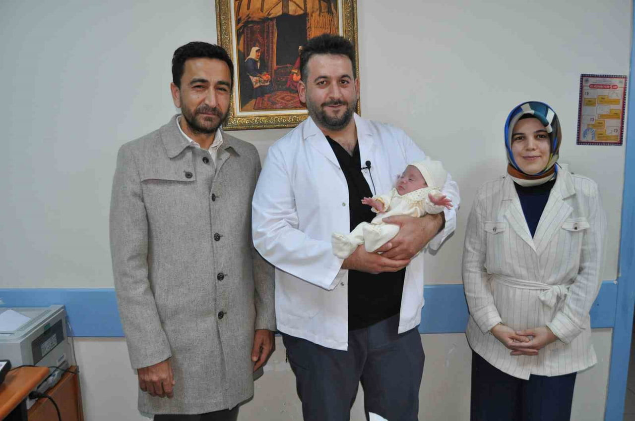 KAHRAMANMARAŞ'TA 11 YILLIK BEBEK HASRETİ ÇEKEN ÇİFT, AFŞİN DEVLET HASTANESİ’NDE, YAPILAN RİSKLİ...