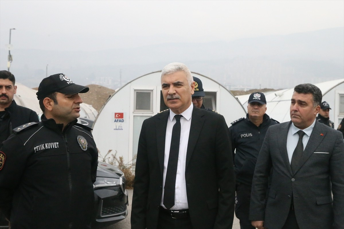 Kahramanmaraş'ta, 197 emniyet personelinin katılımıyla izinsiz gösteriye müdahale tatbikatı...