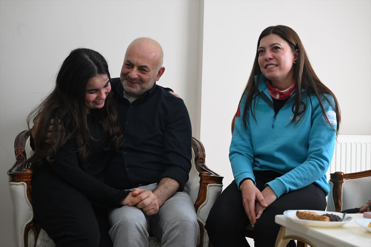 Kahramanmaraş'ta, 6 Şubat 2023'teki depremlerde yıkılan 9 katlı binanın enkazından 133. saatinde...