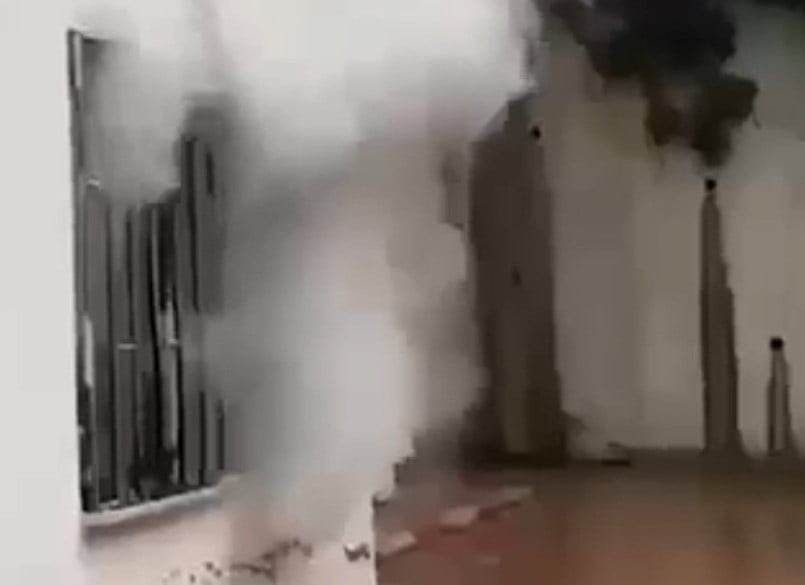 KAHRAMANMARAŞ'TA BİR EVDE ÇIKAN YANGIN MAHSUR KALAN 1'İ ENGELLİ 3 KİŞİYİ İTFAİYE ERLERİ...