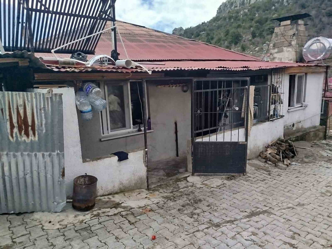 KAHRAMANMARAŞ'TA ÇIKAN İKAMET YANGINI EKİPLERİN MÜDAHALESİ İLE SÖNDÜRÜLDÜ