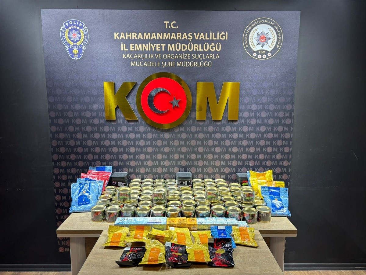 Kahramanmaraş'ta düzenlenen kaçakçılık operasyonunda, 59 sikke ile gümrük kaçağı 160 bin makaron...