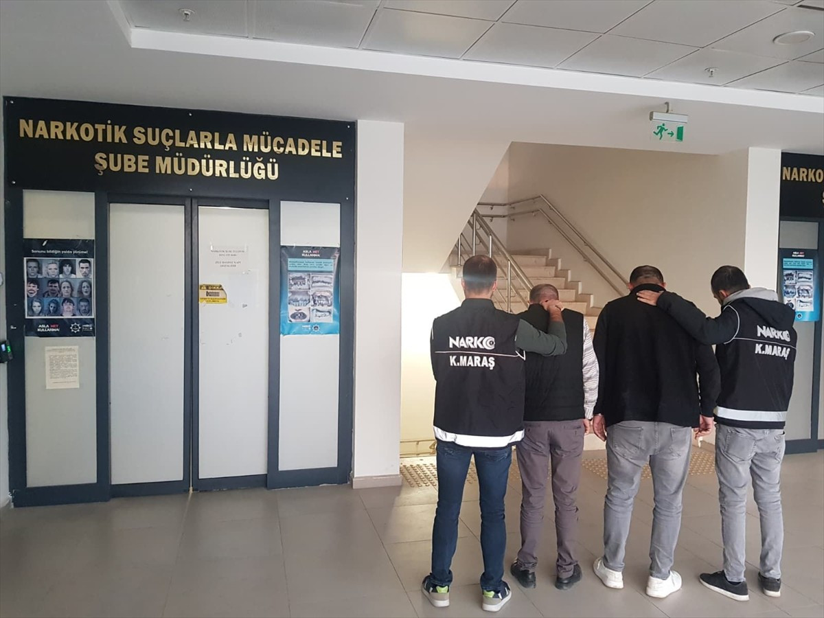 Kahramanmaraş'ta düzenlenen uyuşturucu operasyonlarında gözaltına alınan 3 zanlı...