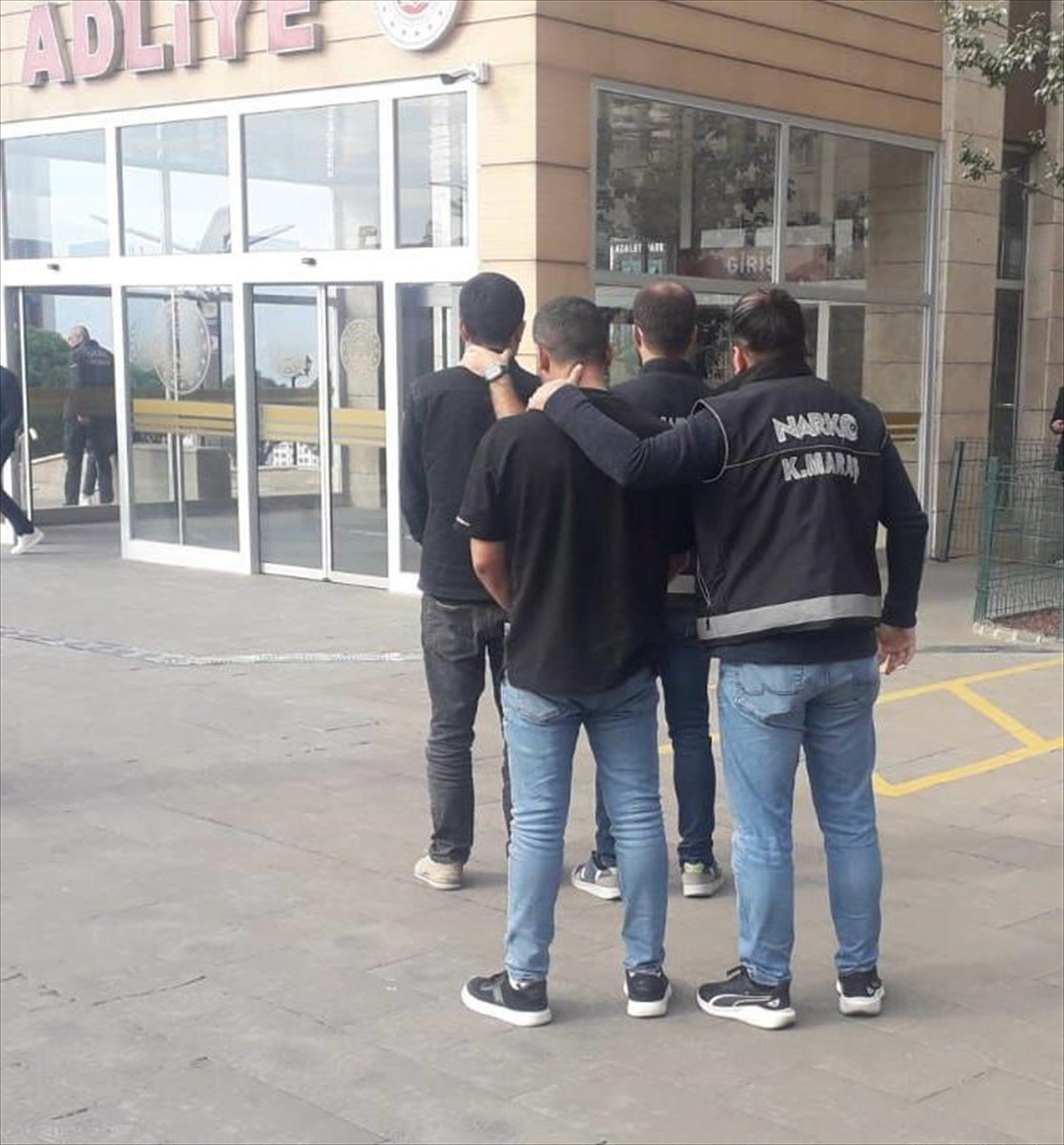 Kahramanmaraş'ta düzenlenen uyuşturucu operasyonunda gözaltına alınan 2 şüpheli tutuklandı.