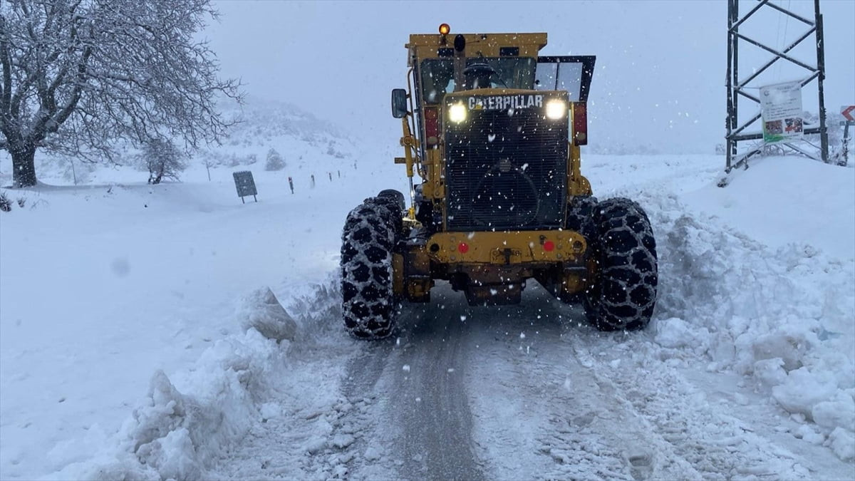 Kahramanmaraş'ta etkili olan kar yağışı nedeniyle Dulkadiroğlu, Onikişubat, Afşin, Andırın...