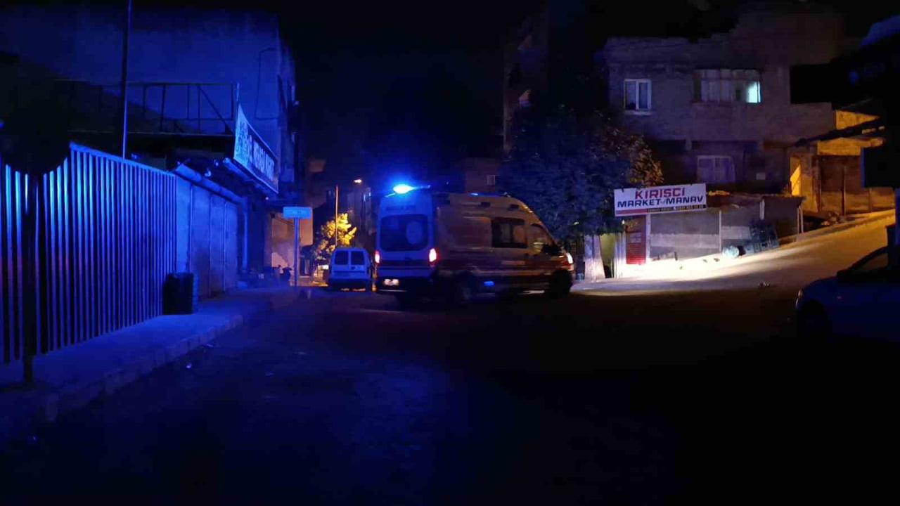 KAHRAMANMARAŞ'TA İKİ ARKADAŞ ARASINDA ÇIKAN TARTIŞMANIN KAVGAYA DÖNÜŞMESİ SONUCU BİR KİŞİ POMPALI...